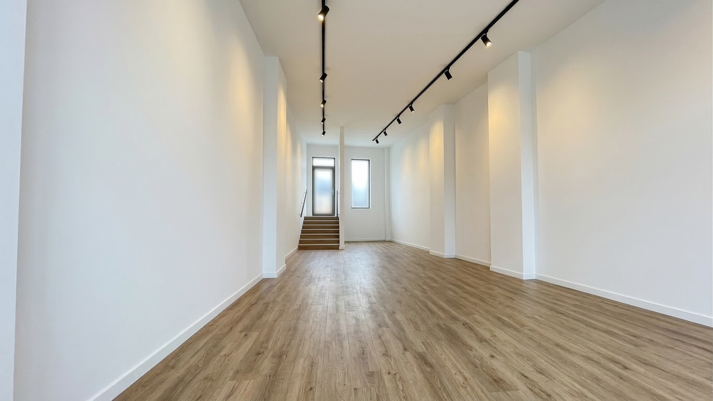 Property photo 3 of 7 Inside 3