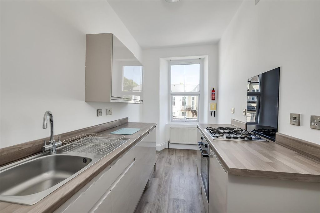 Property photo 2 of 12 Kitchen