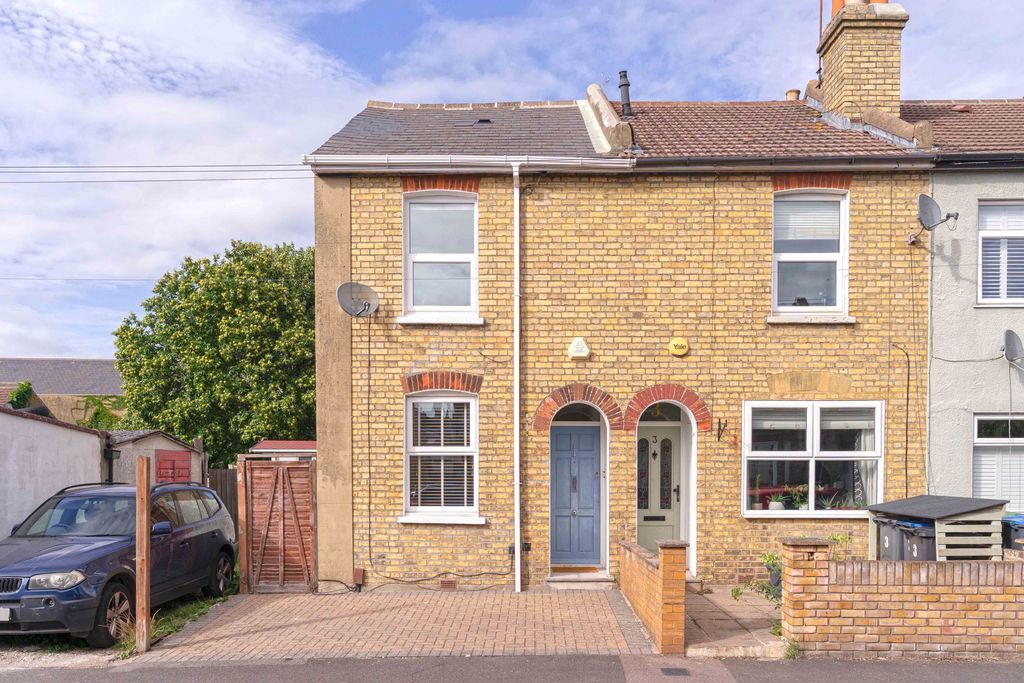 Property photo 1 of 18 External