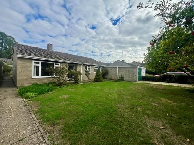 Property photo 1 of 14 2 Park Close.Jpg