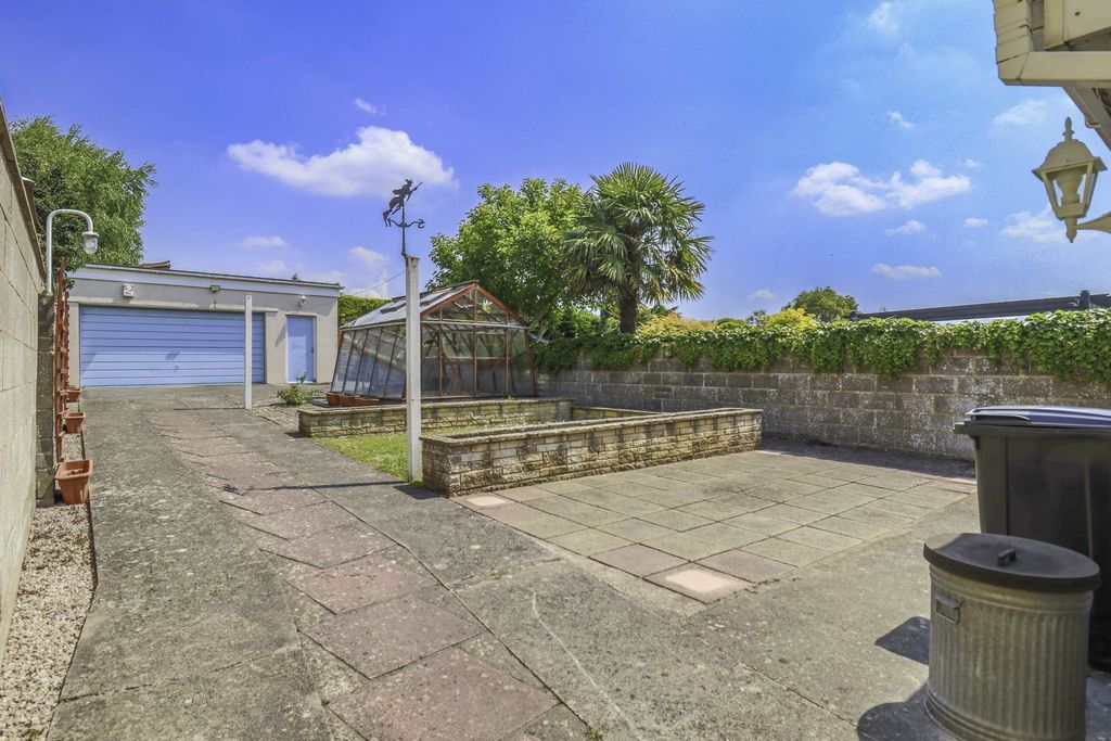 Property photo 2 of 20