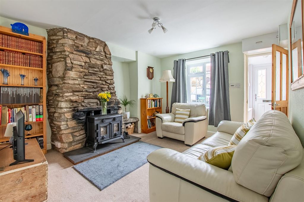 Property photo 2 of 11