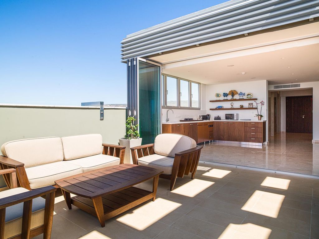 Property photo 2 of 30