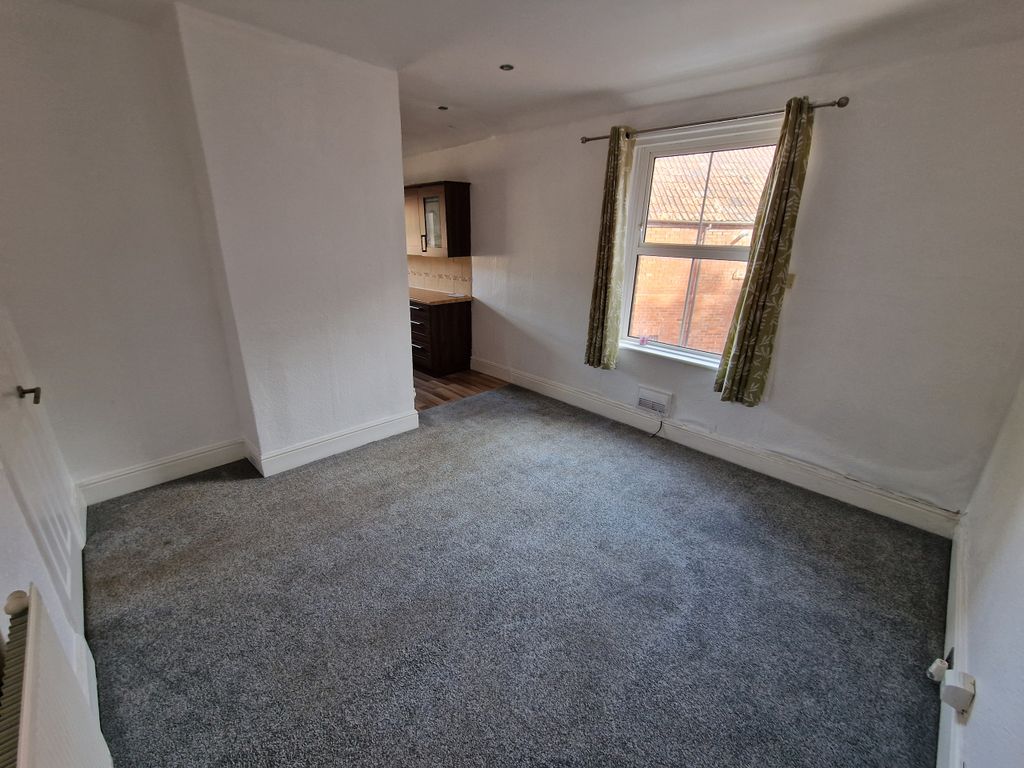 Property photo 2 of 11 Living Room
