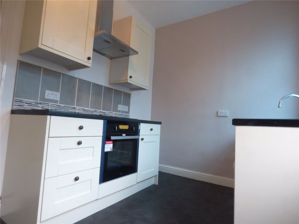 Property photo 3 of 10 Kitchen