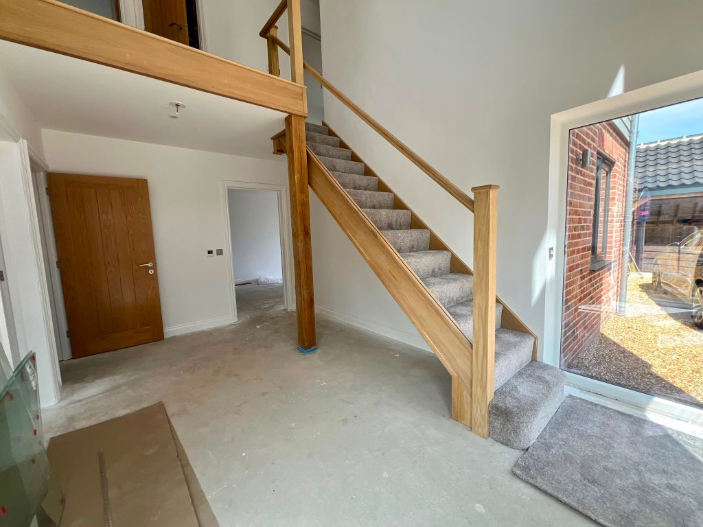 Property photo 2 of 19 Entrance Hall