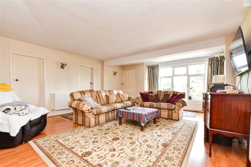 Property photo 1 of 20 Lounge