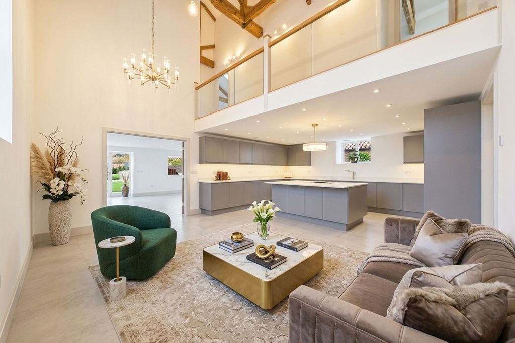 Property photo 3 of 31