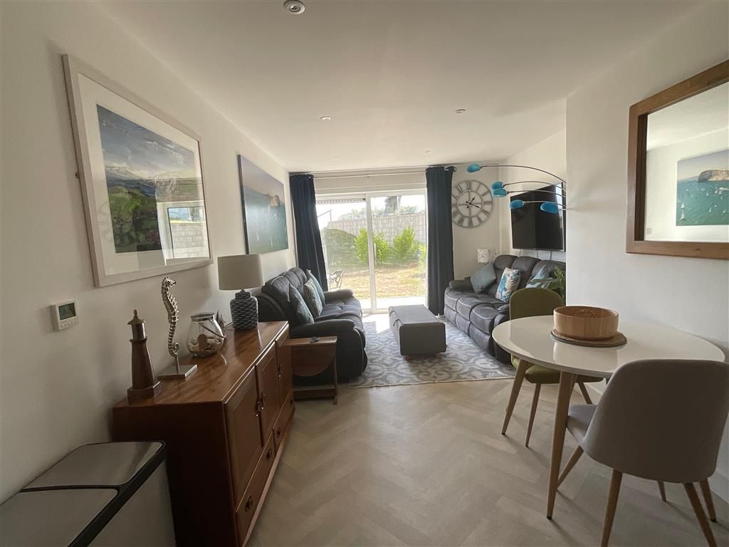 Property photo 3 of 10 Lounge/Dining Area