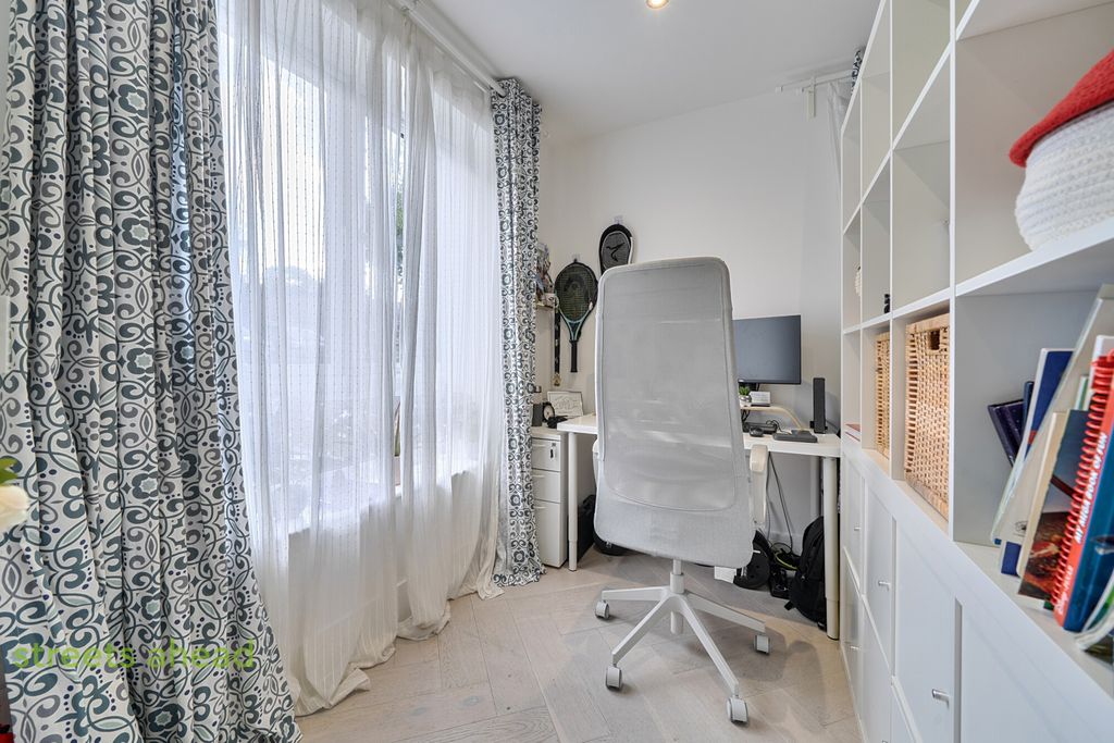 Property photo 3 of 15 F9d2c603-2c1A-40B...