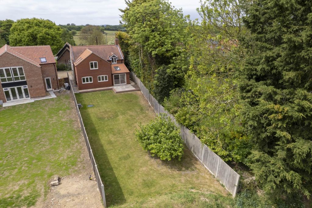 Property photo 2 of 27