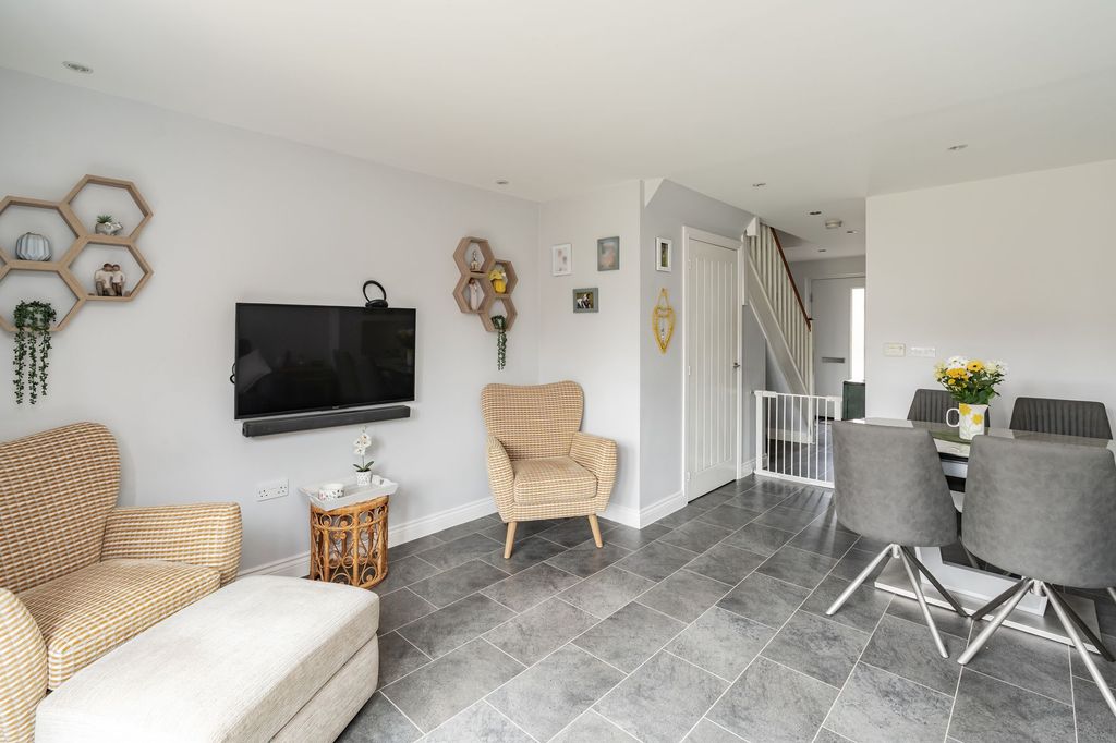 Property photo 3 of 27