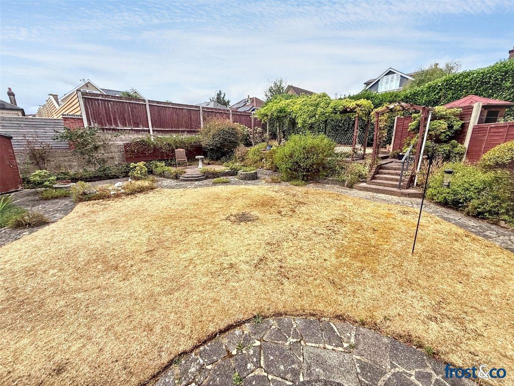 Property photo 2 of 16 Garden