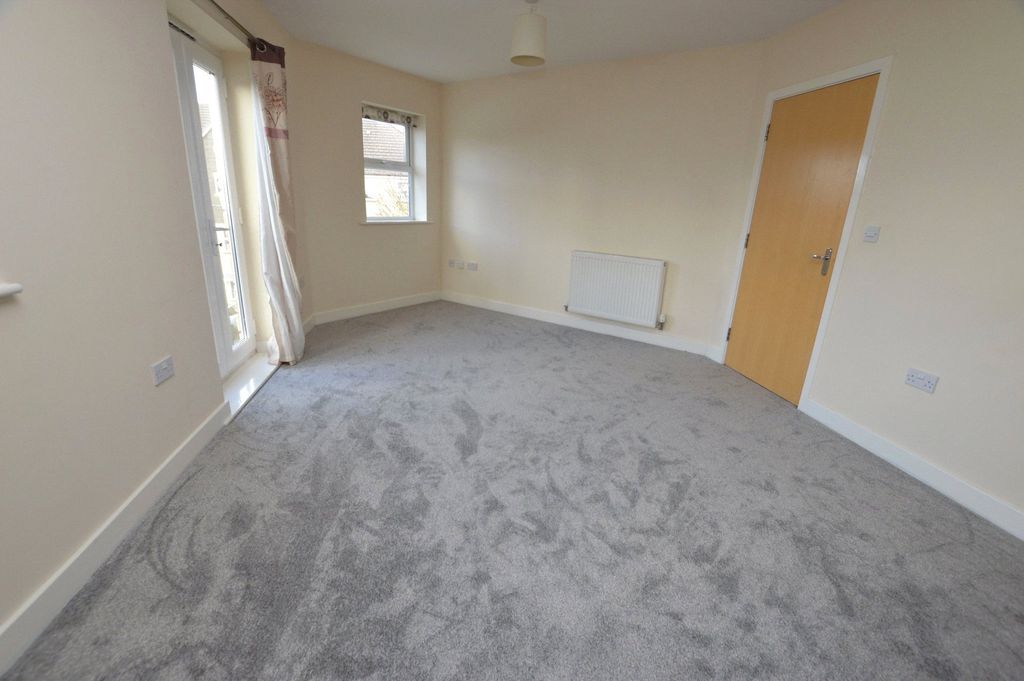 Property photo 3 of 13 Living Room