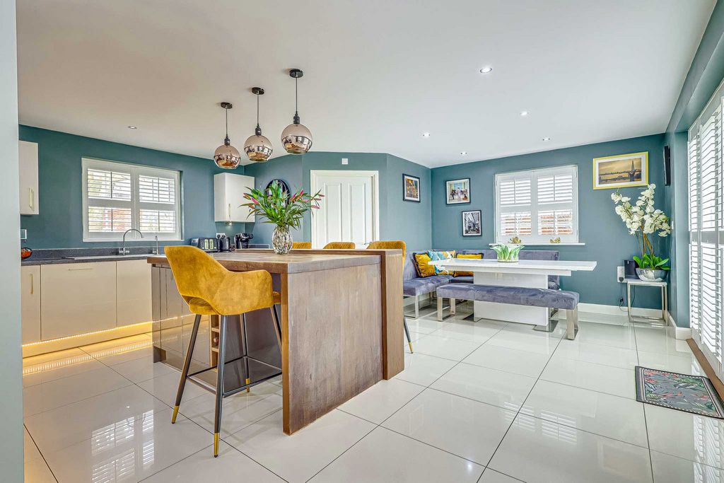 Property photo 2 of 48