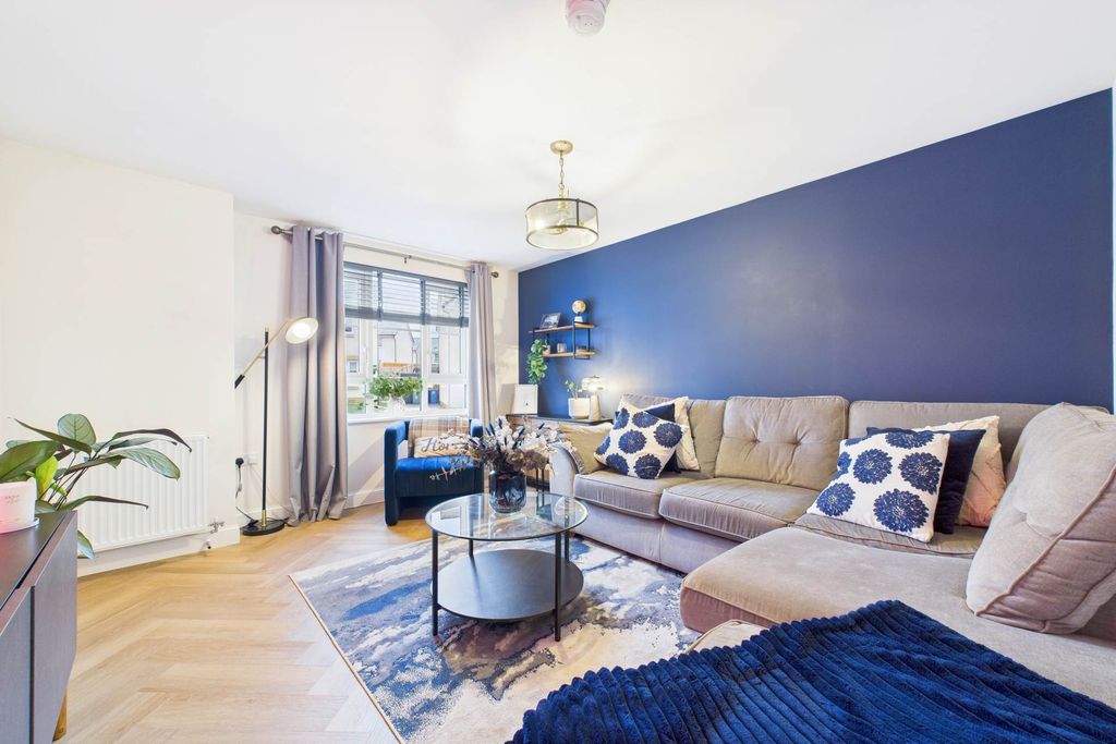 Property photo 3 of 27