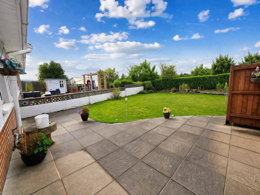 Property photo 3 of 13 Garden