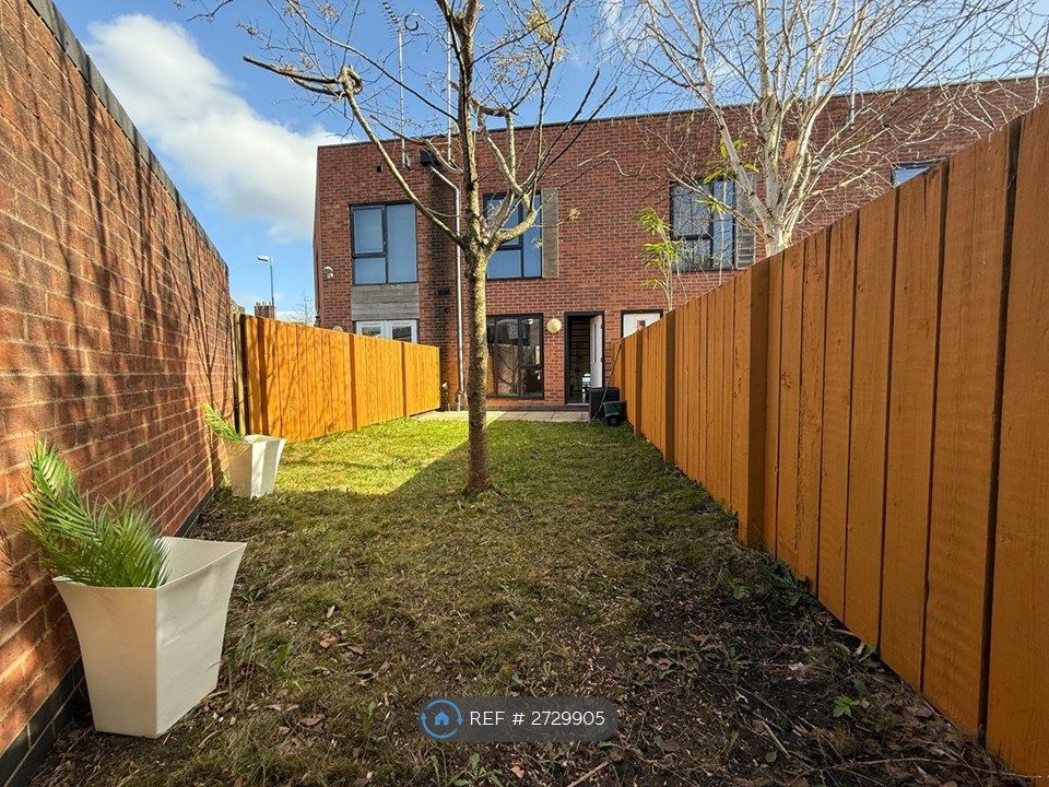 Property photo 1 of 18 Back Garden