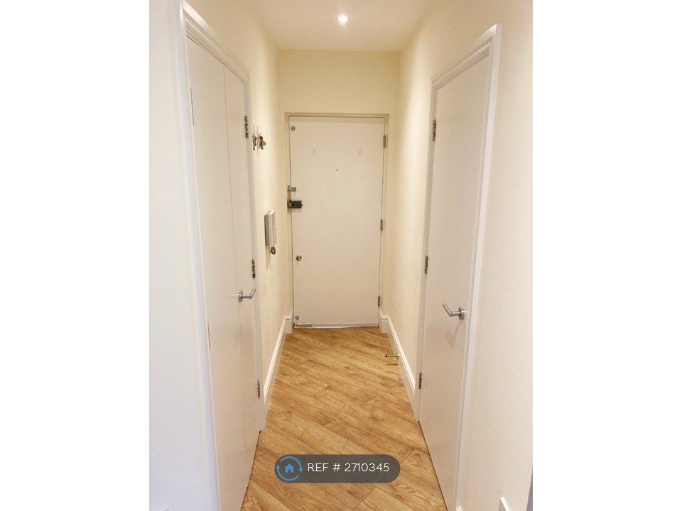 Property photo 2 of 30 Hallway