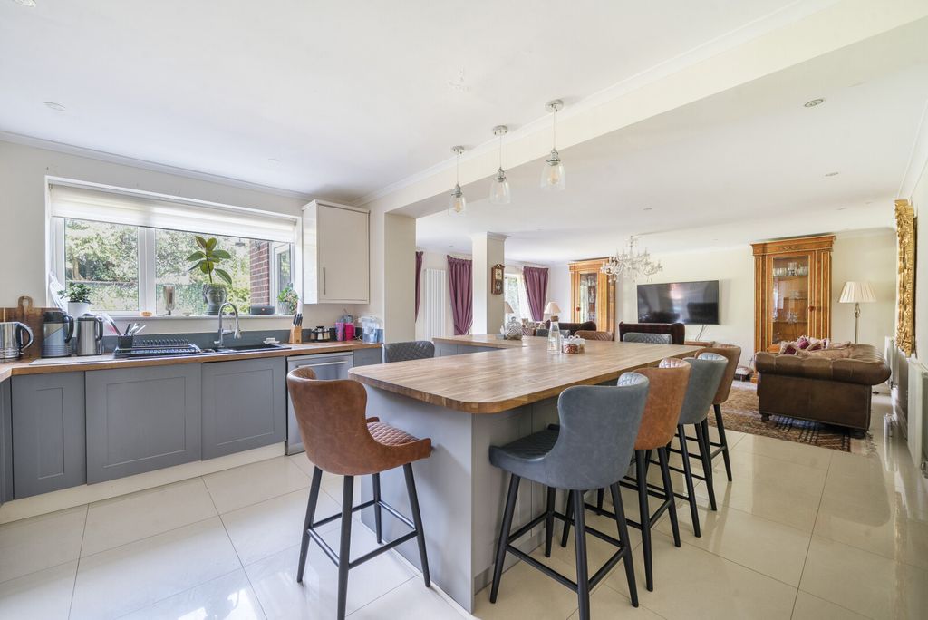 Property photo 3 of 25 1299911-3-683804d...