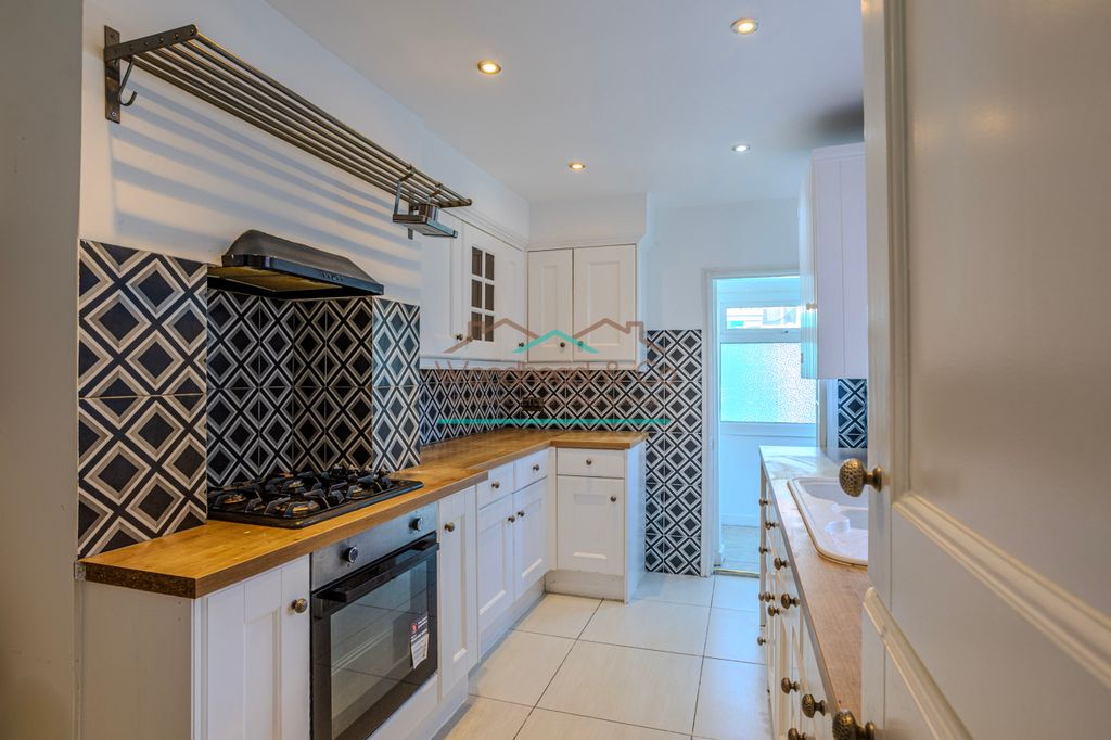 Property photo 3 of 9 FM4A6850-Hdr