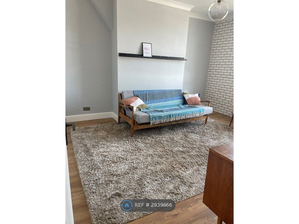Property photo 2 of 8 Libing Room