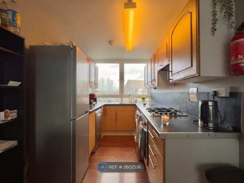 Property photo 3 of 8 Kitchen 001