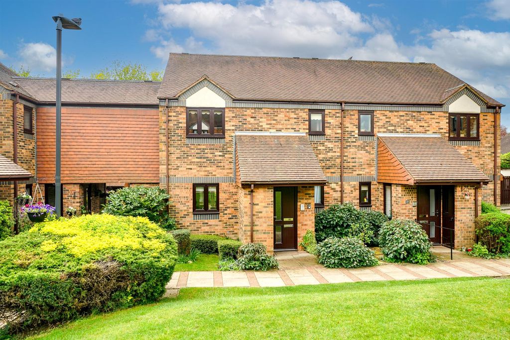 Property photo 1 of 25 26-Albeny-Gate-1002.Jpg