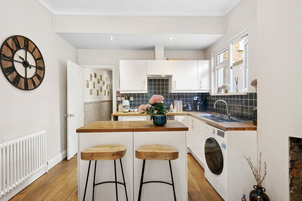 Property photo 2 of 24