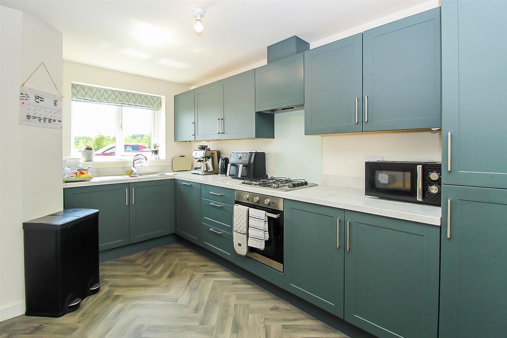 Property photo 3 of 10 Kitchen Diner