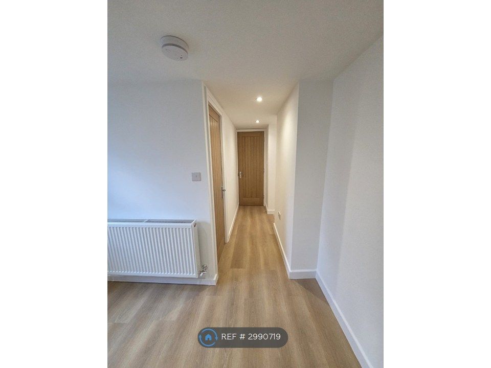 Property photo 1 of 14 Hallway