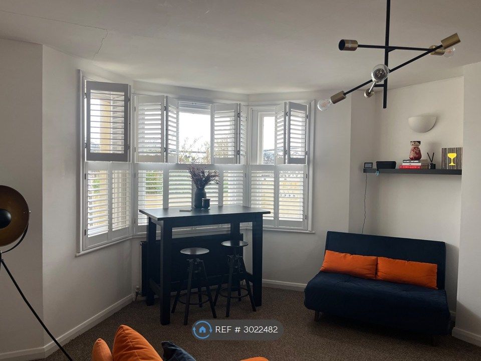 Property photo 2 of 27