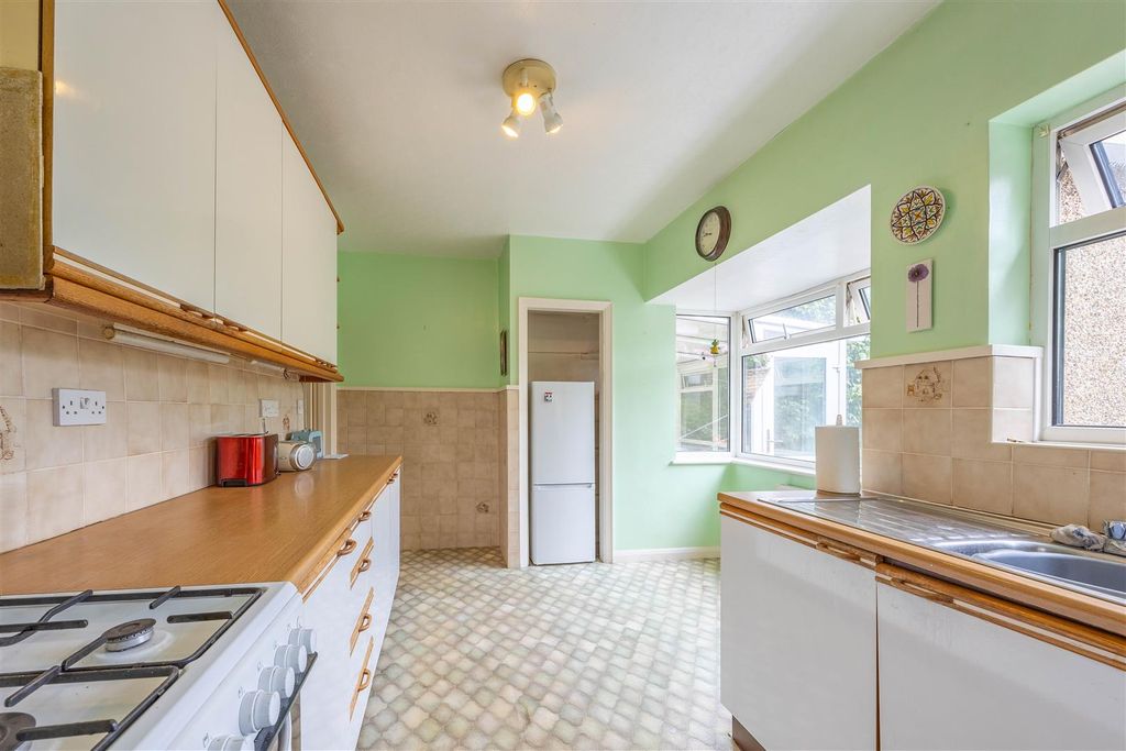 Property photo 3 of 25 Kitchen
