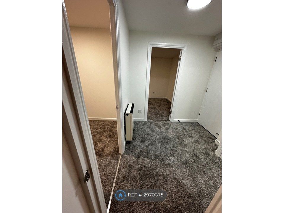 Property photo 2 of 6 Entrance