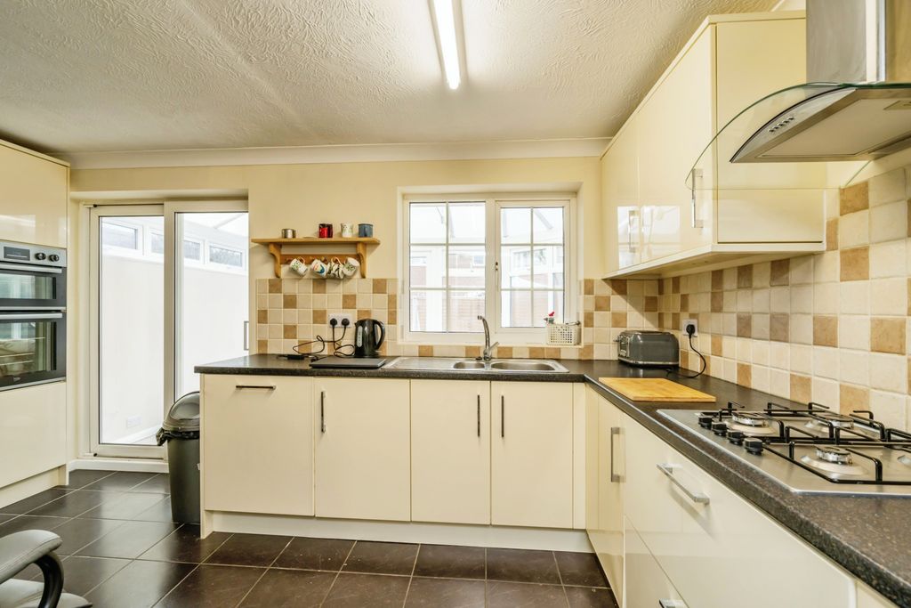Property photo 2 of 15 Kitchen