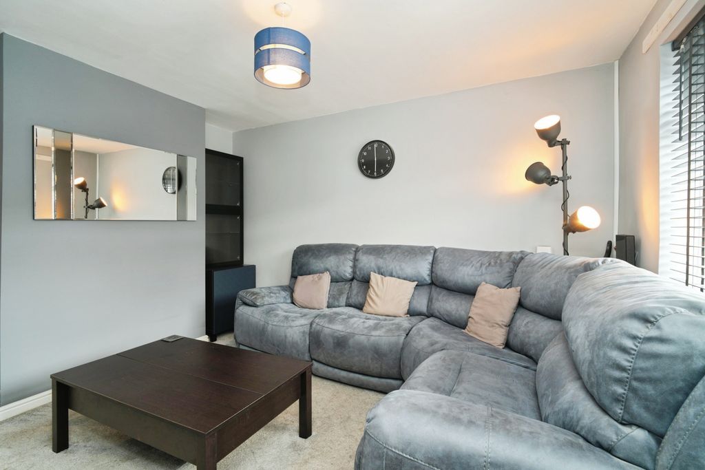 Property photo 3 of 25