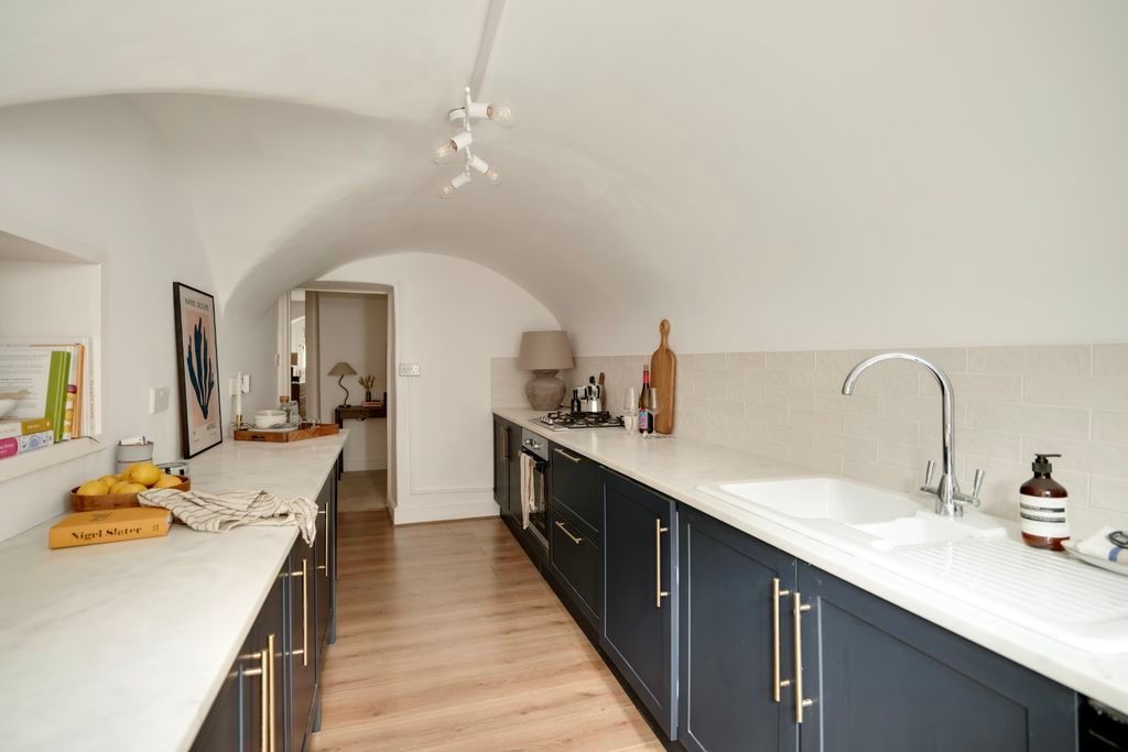 Property photo 3 of 17 Kitchen