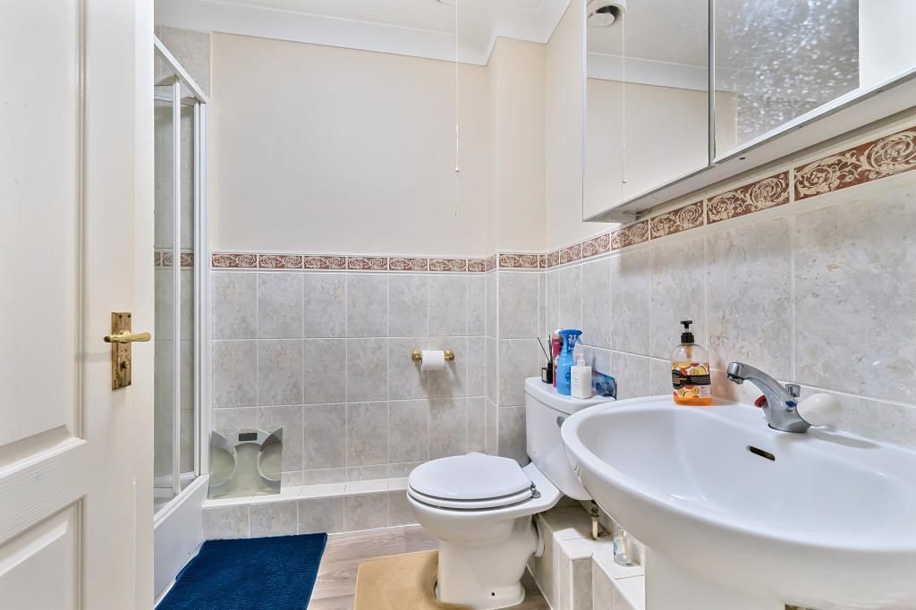 Property photo 2 of 20 Bathroom