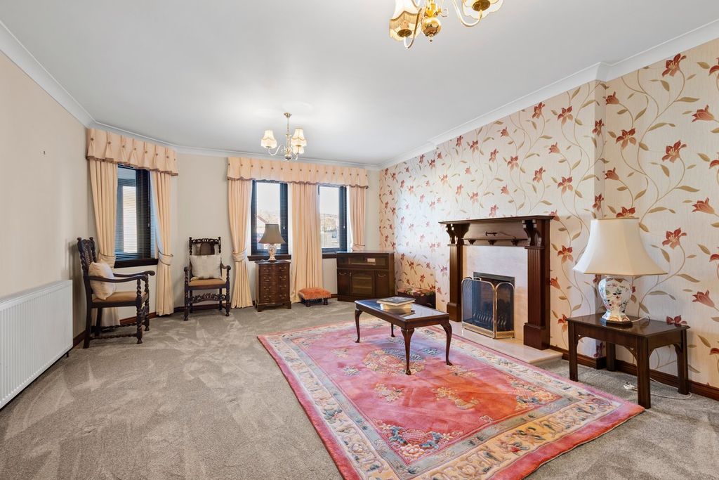 Property photo 2 of 31