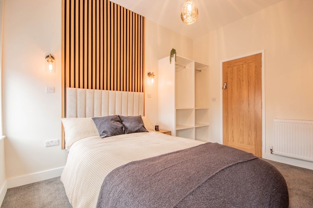 Property photo 2 of 10 E-2