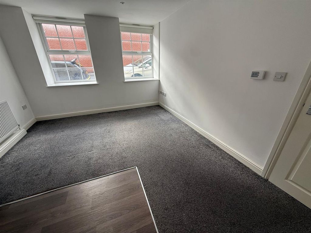 Property photo 1 of 6 Living Room.Jpeg