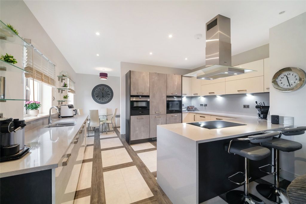 Property photo 2 of 31 Picture No. 13