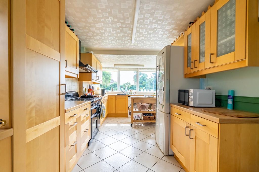 Property photo 2 of 16 Eastfield Lane (5 Of 20).Jpg