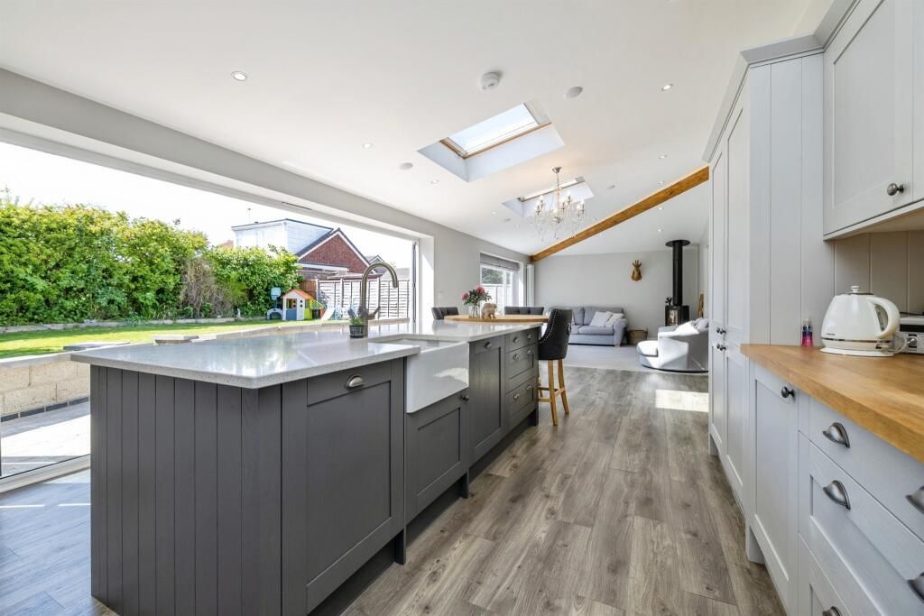 Property photo 2 of 25