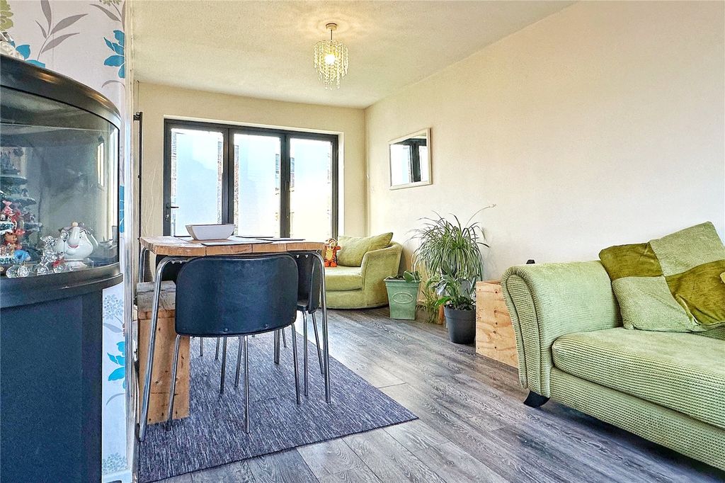 Property photo 2 of 18 Living Room