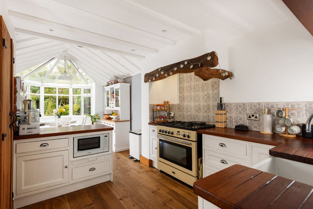 Property photo 2 of 17 Kitchen