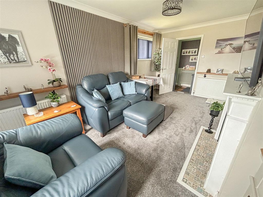 Property photo 2 of 23 Lounge