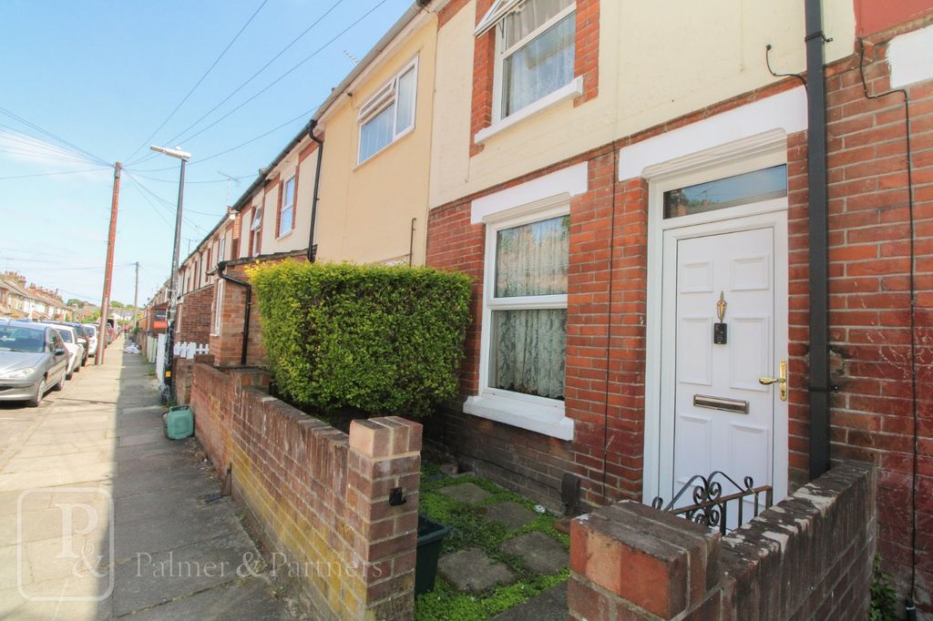 Property photo 1 of 8 External