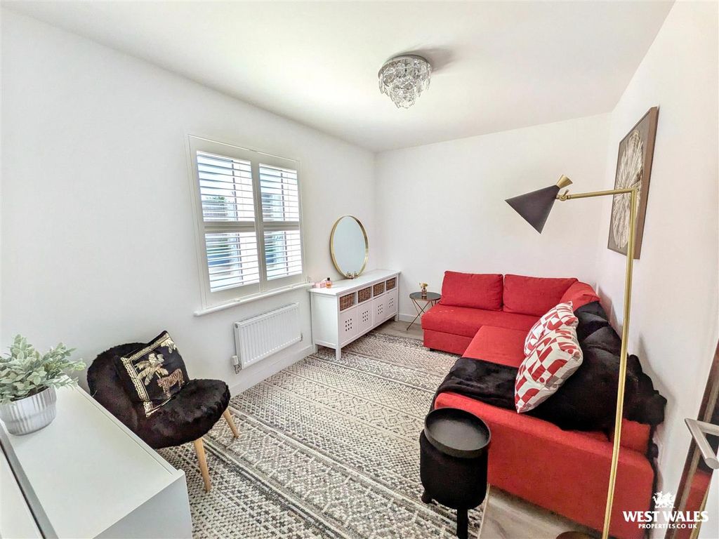Property photo 3 of 25 6234.Jpg