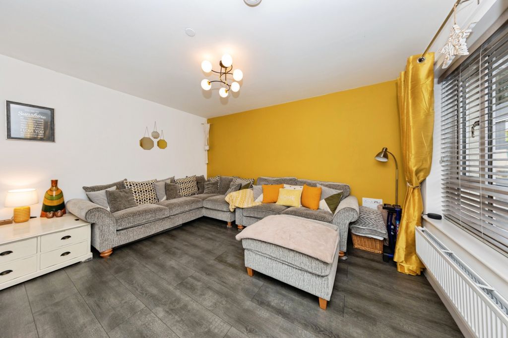 Property photo 2 of 20 Lounge